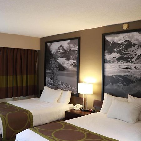 Super 8 By Wyndham Courtenay Ngoại thất bức ảnh