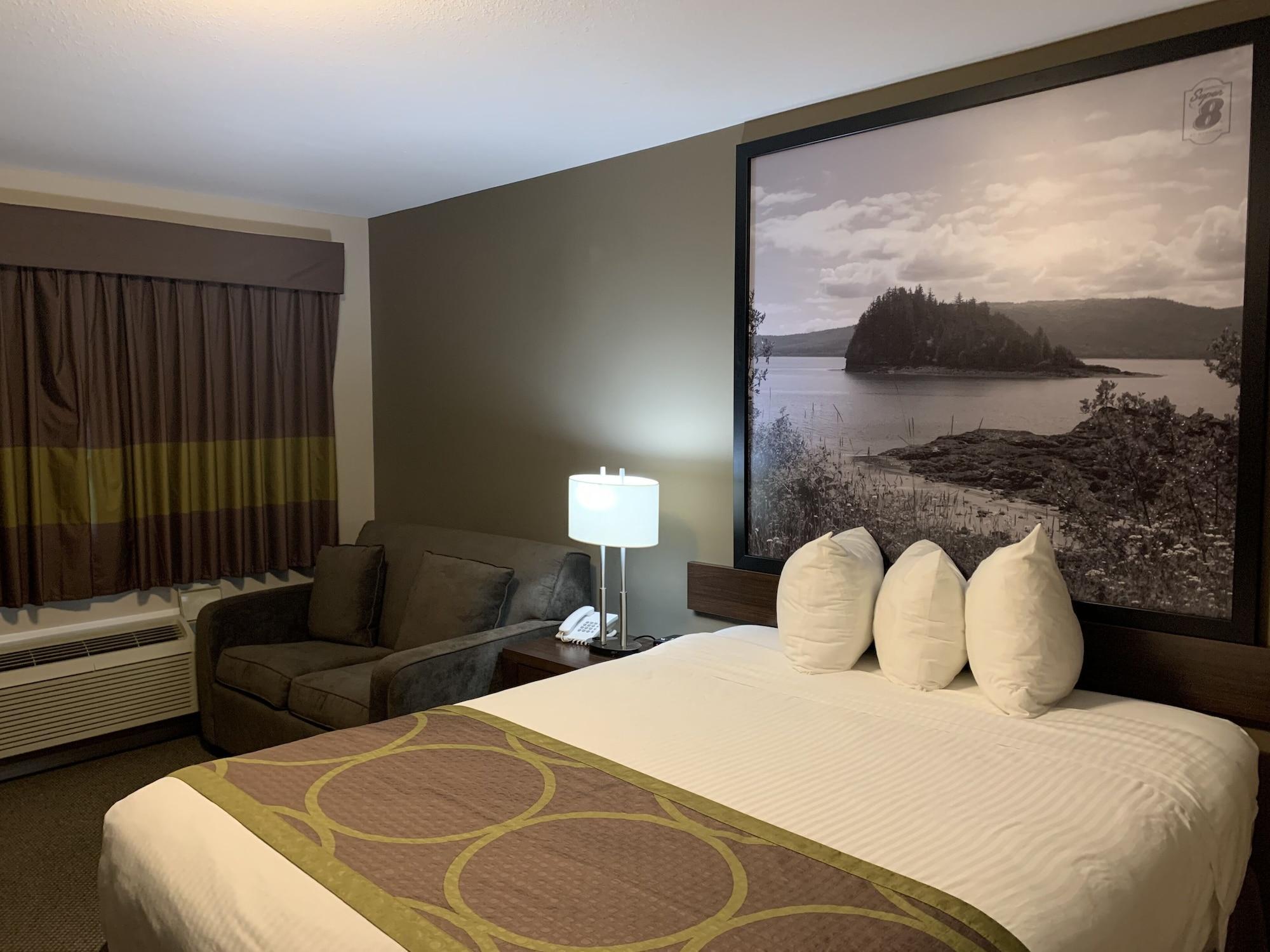 Super 8 By Wyndham Courtenay Ngoại thất bức ảnh
