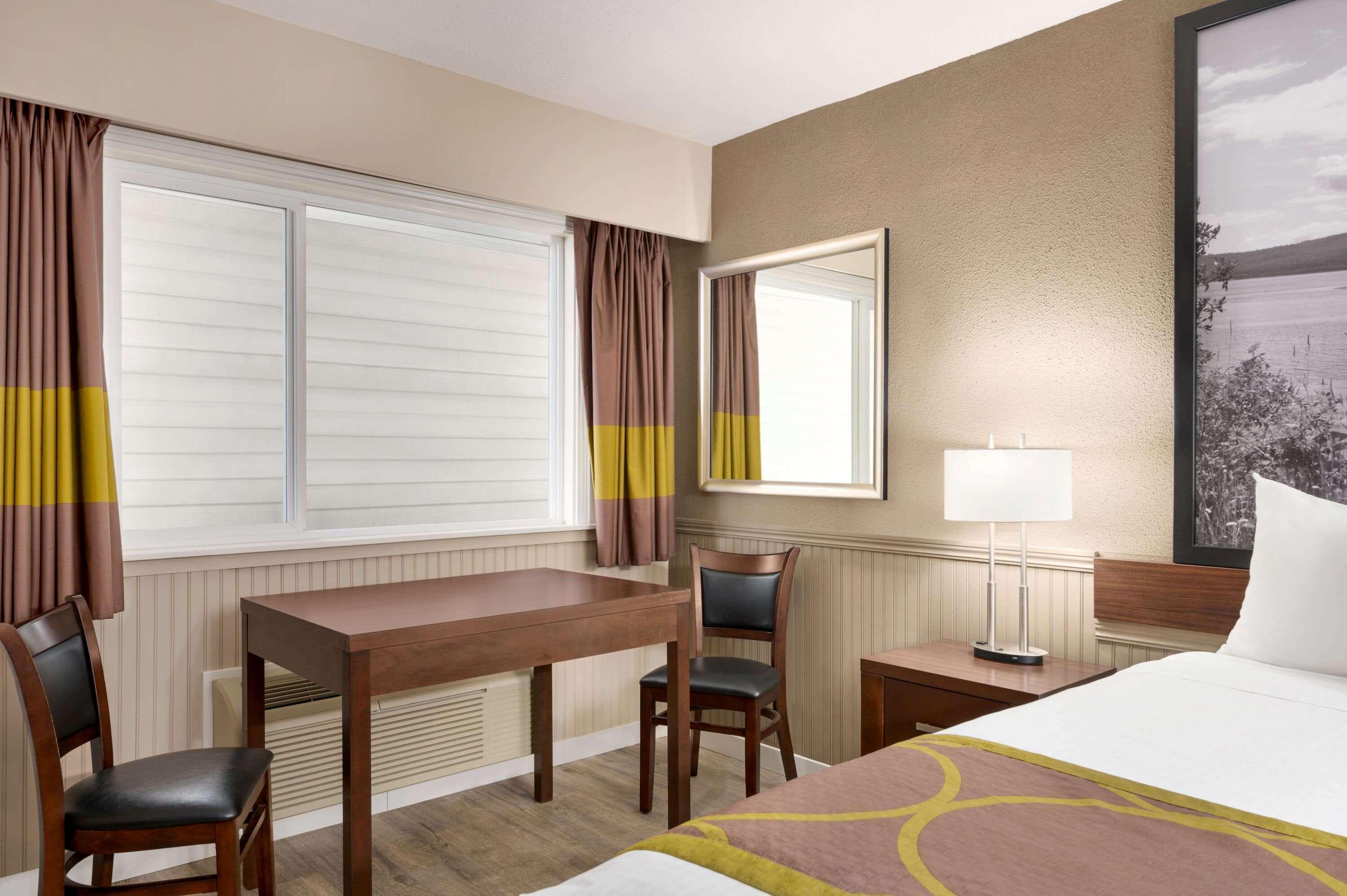 Super 8 By Wyndham Courtenay Ngoại thất bức ảnh
