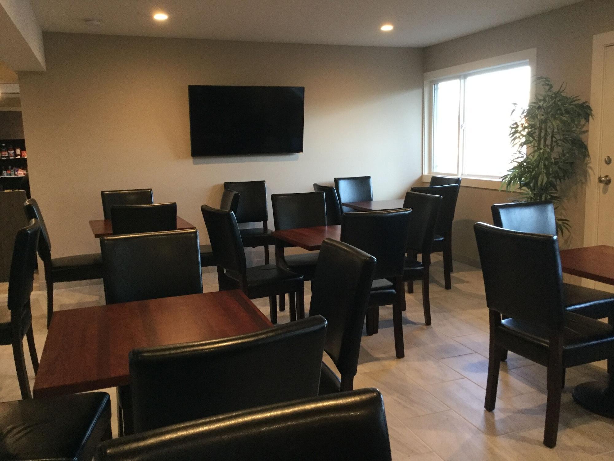 Super 8 By Wyndham Courtenay Ngoại thất bức ảnh