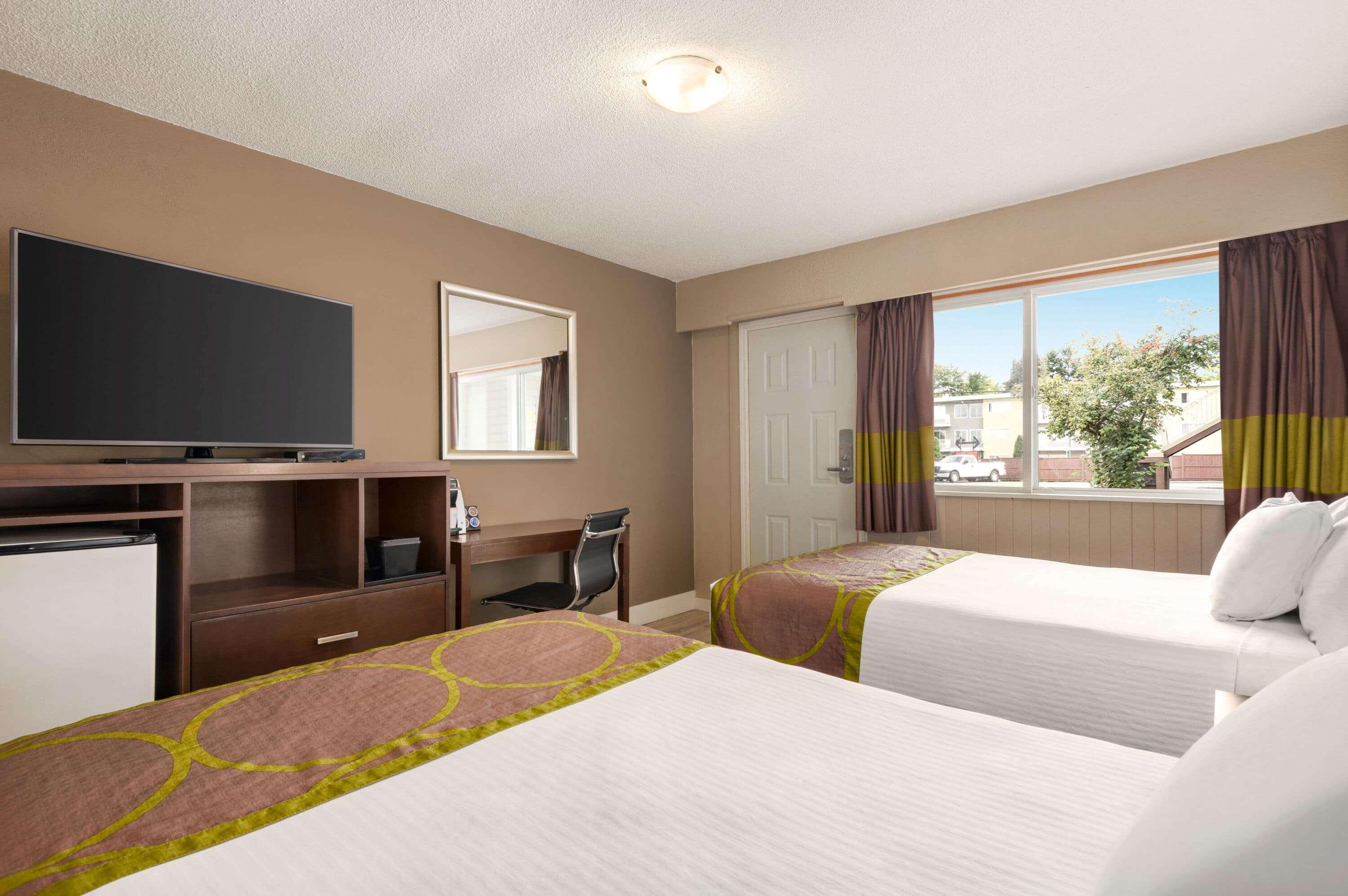 Super 8 By Wyndham Courtenay Ngoại thất bức ảnh