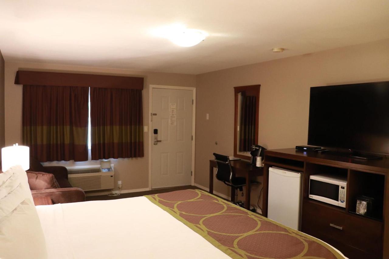 Super 8 By Wyndham Courtenay Ngoại thất bức ảnh