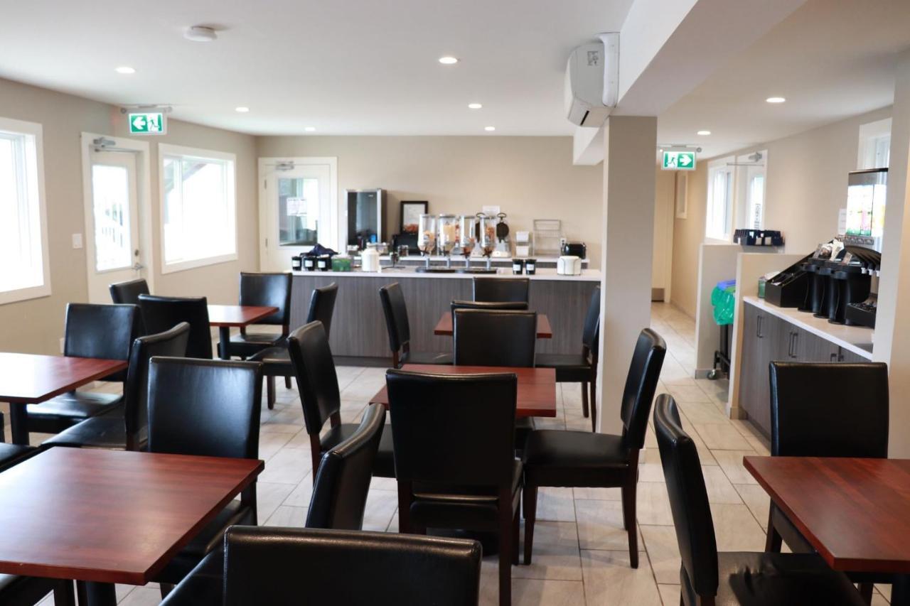Super 8 By Wyndham Courtenay Ngoại thất bức ảnh