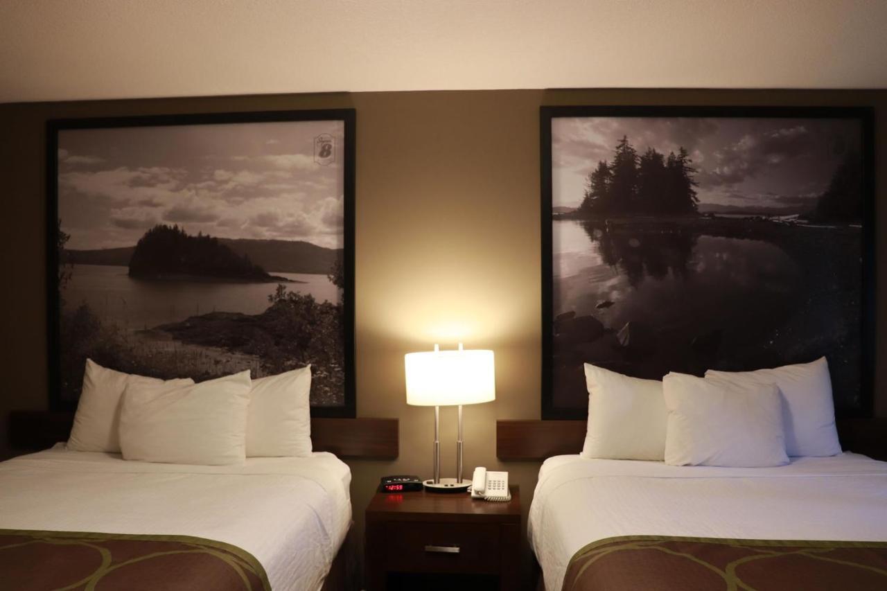 Super 8 By Wyndham Courtenay Ngoại thất bức ảnh